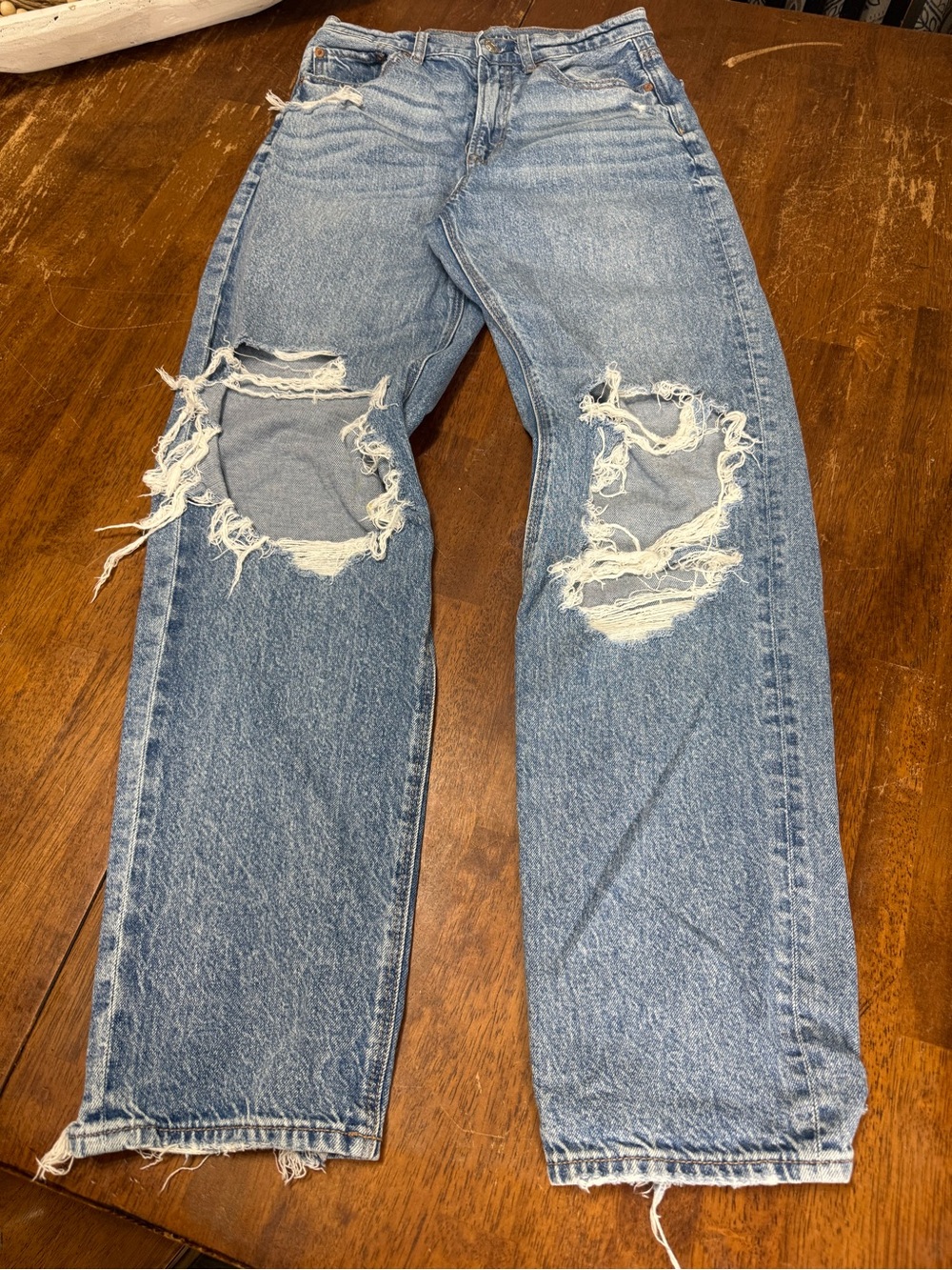 American Eagle Strigid Distressed Ripped Straight Leg Jeans Medium Wash Raw Hem